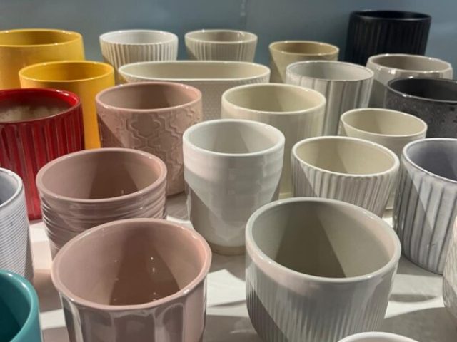 Vases & Flowers Pots 5 Trucks, €6000/truck (33 pallets)